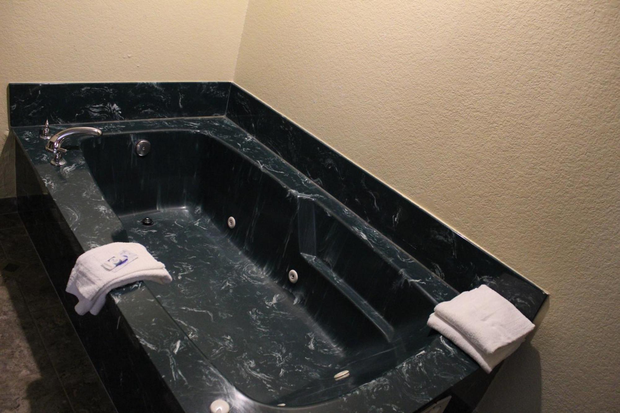 Scottish Inns Fort Worth Room photo